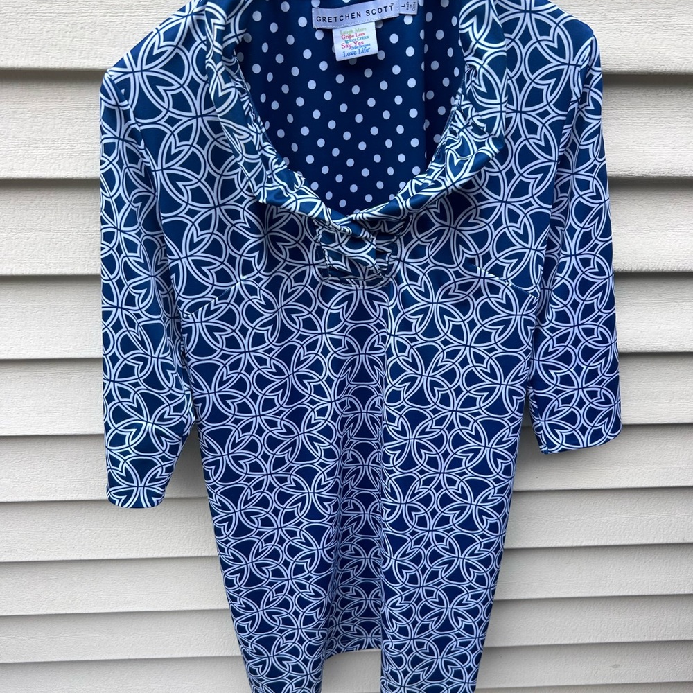 Size L Gretchen Scott ruffle collar dress.